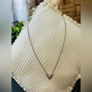 Louis Vuitton Metal Essential V Supple Necklace Silver